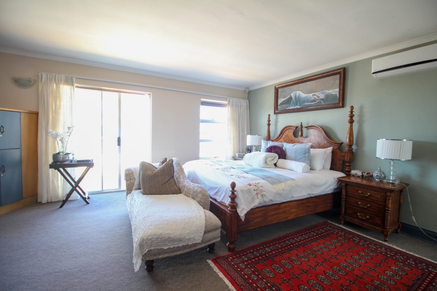 5 Bedroom Property for Sale in Beacon Bay Eastern Cape